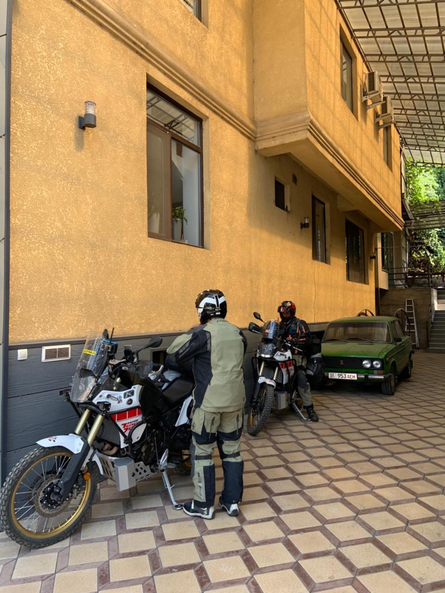 Cube House Osh Hotel Ngoại thất bức ảnh