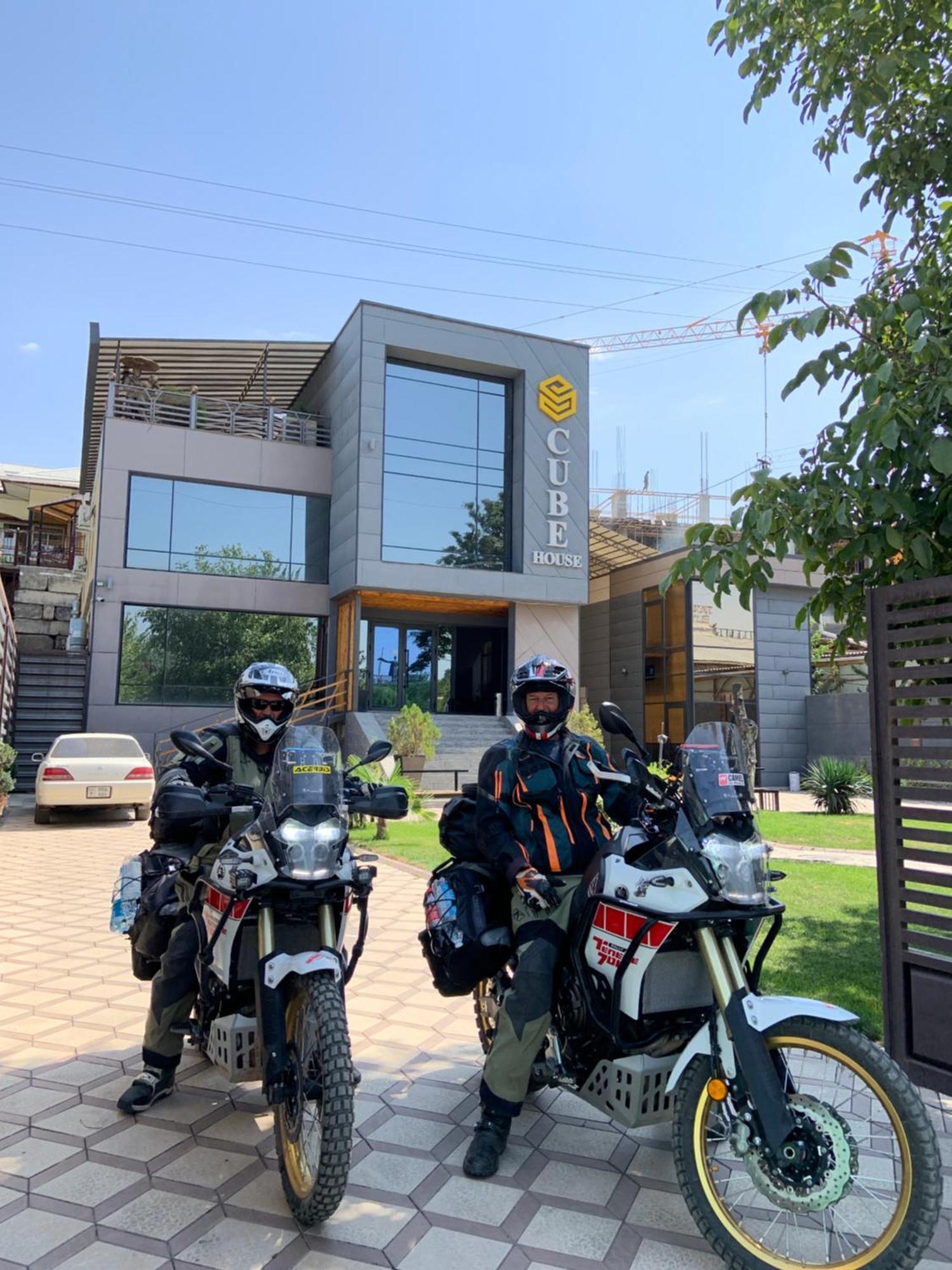 Cube House Osh Hotel Ngoại thất bức ảnh